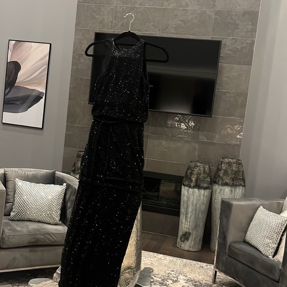 COPY - A simple Grecian style fully beaded jet black gala gown by VICTORIA size… - Picture 4 of 17